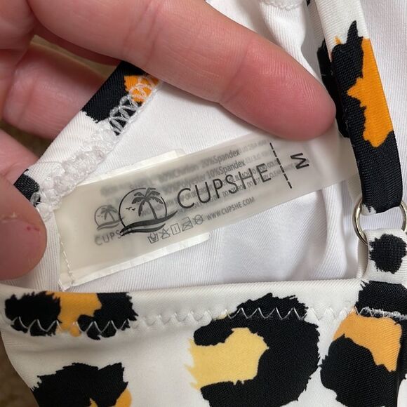 Cupshe white leopard print square cutout one piece swimsuit, size M, like new! - Picture 5 of 9